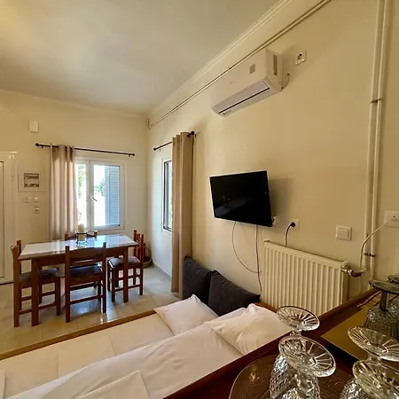Roussos Central House Hébergement de vacances