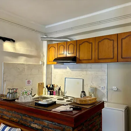 Roussos Central House *